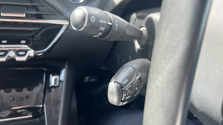 Peugeot 208 1.2 PureTech 100 Allure Premium 5dr Petrol Hatchback